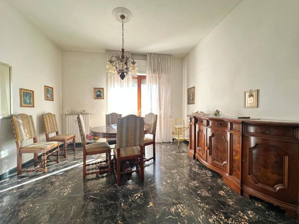 appartamento in vendita a Carrara in zona Marina di Carrara