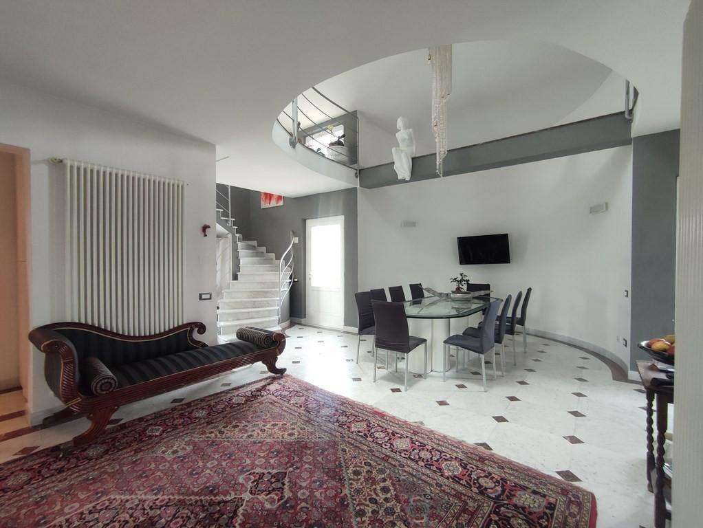 casa indipendente in vendita a Carrara in zona Marina di Carrara