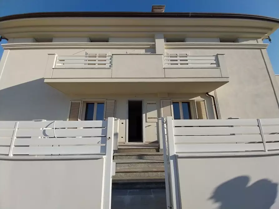 appartamento in vendita a Carrara in zona Marina di Carrara