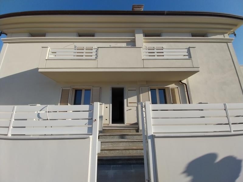 appartamento in vendita a Carrara in zona Marina di Carrara