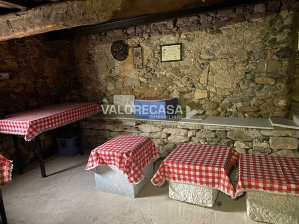 casa indipendente in vendita a Carrara in zona Colonnata