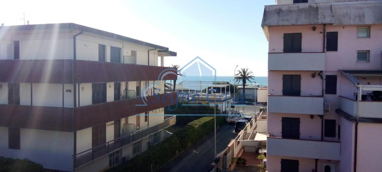 appartamento in vendita a Carrara in zona Marina di Carrara