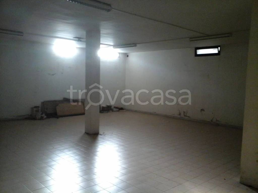 locale di sgombero in vendita a Carrara