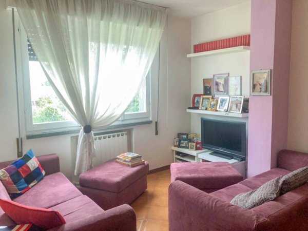 casa indipendente in vendita a Carrara in zona Avenza