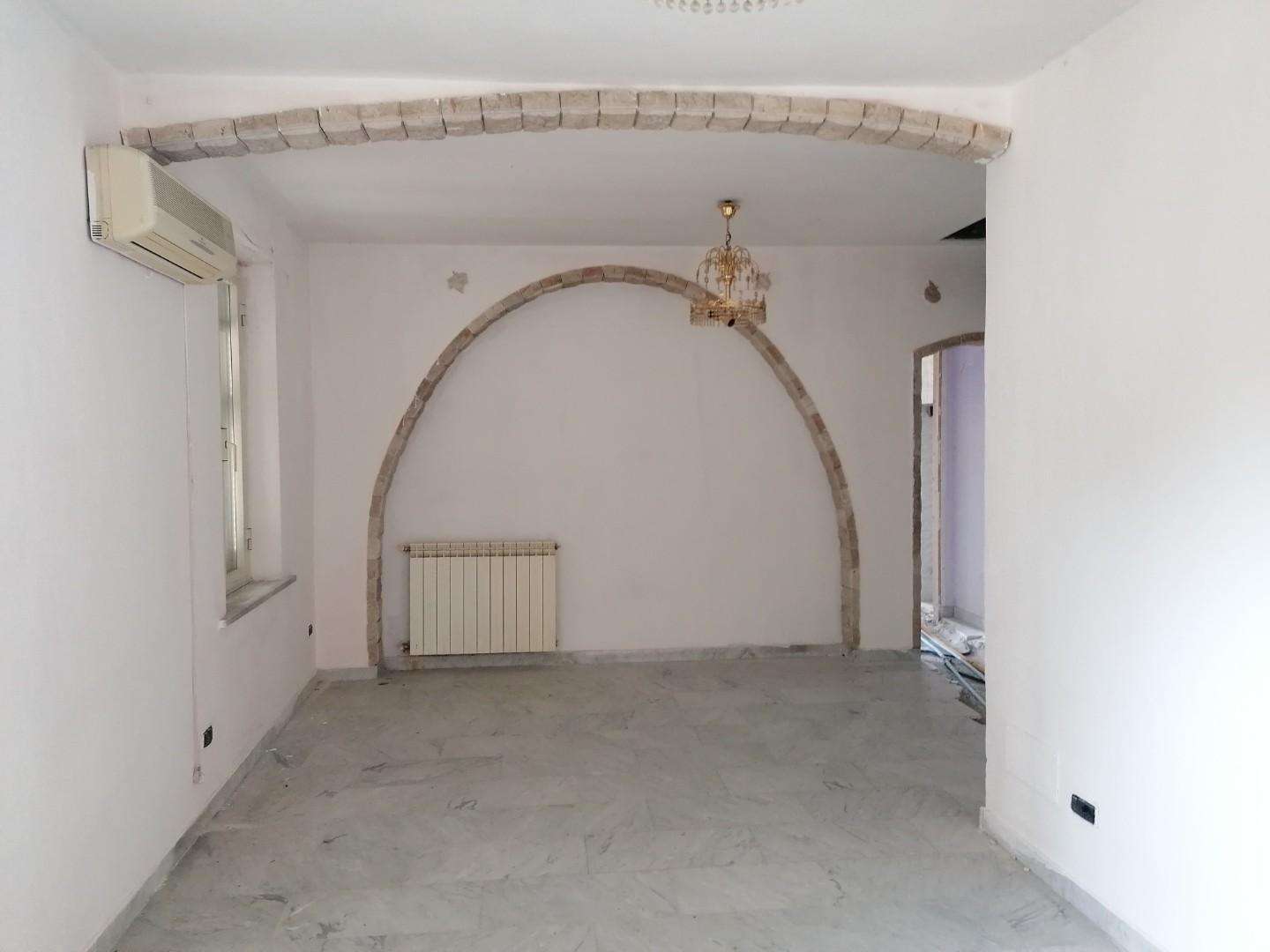 appartamento in vendita a Carrara in zona Avenza