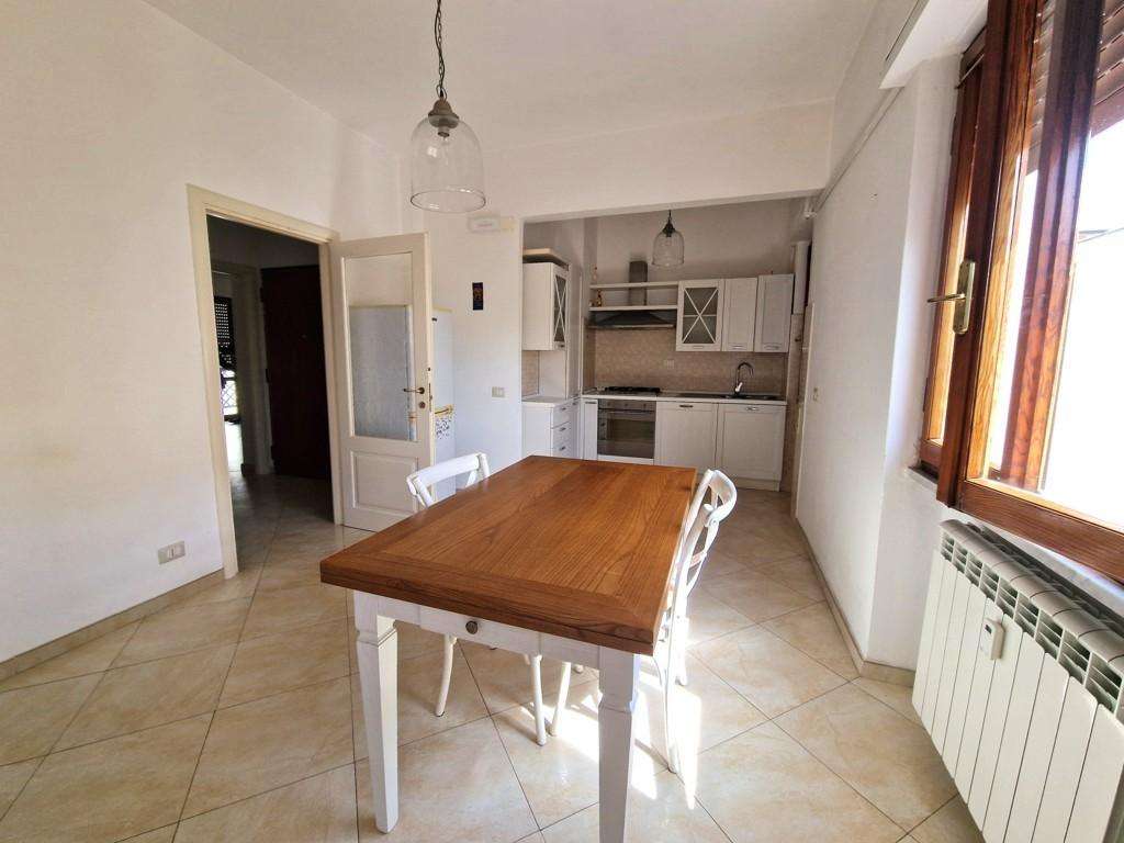 appartamento in vendita a Carrara in zona Avenza
