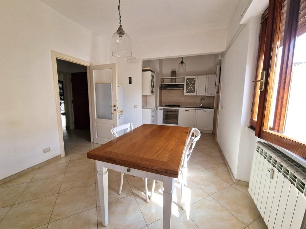 appartamento in vendita a Carrara in zona Avenza