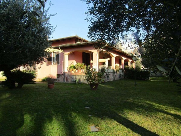 casa indipendente in vendita a Carrara in zona Marina di Carrara