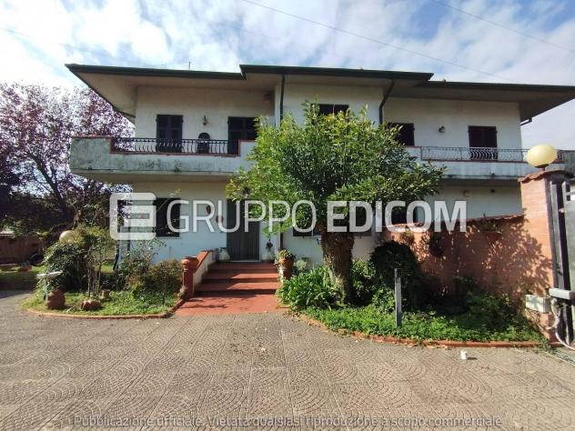casa indipendente in vendita a Carrara