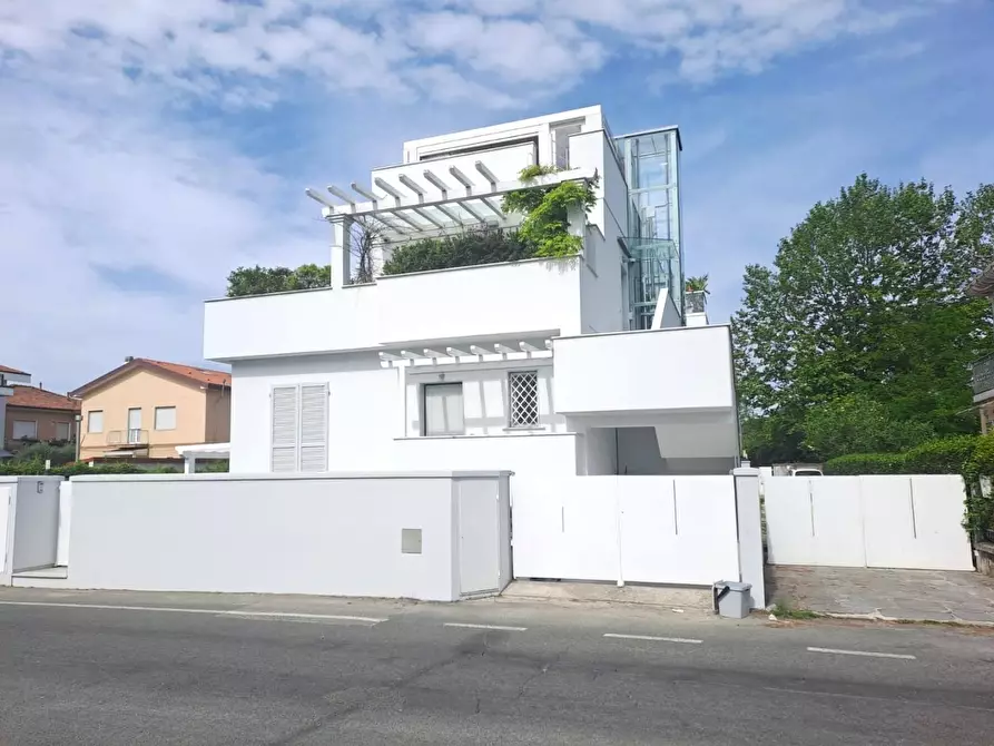 appartamento in vendita a Carrara in zona Marina di Carrara