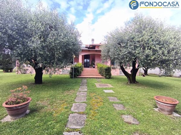 casa indipendente in vendita a Carrara in zona Marina di Carrara