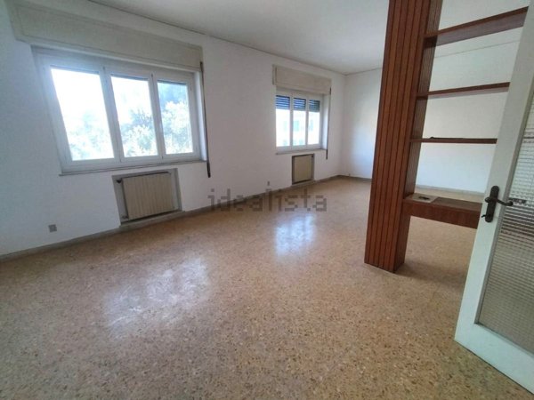 appartamento in vendita a Carrara in zona Marina di Carrara