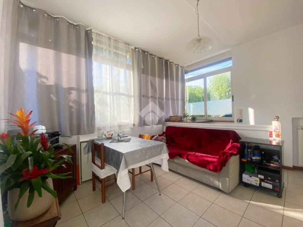 appartamento in vendita a Carrara in zona Marina di Carrara