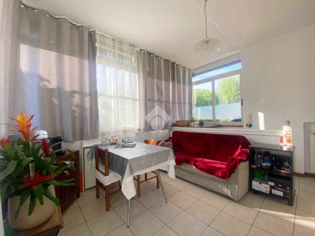 appartamento in vendita a Carrara in zona Marina di Carrara
