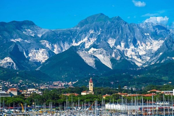 casa indipendente in vendita a Carrara in zona Marina di Carrara
