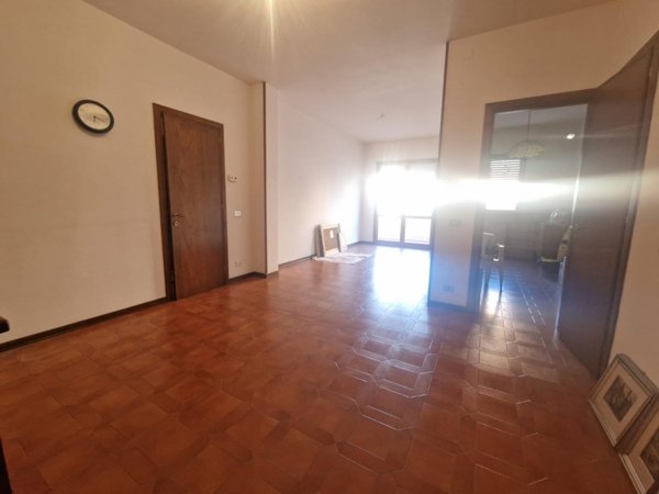 appartamento in vendita a Carrara in zona Avenza