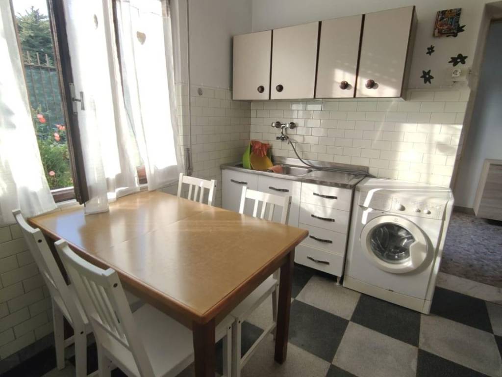 casa indipendente in vendita a Carrara in zona Avenza