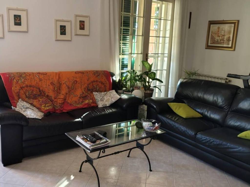 casa indipendente in vendita a Carrara in zona Avenza