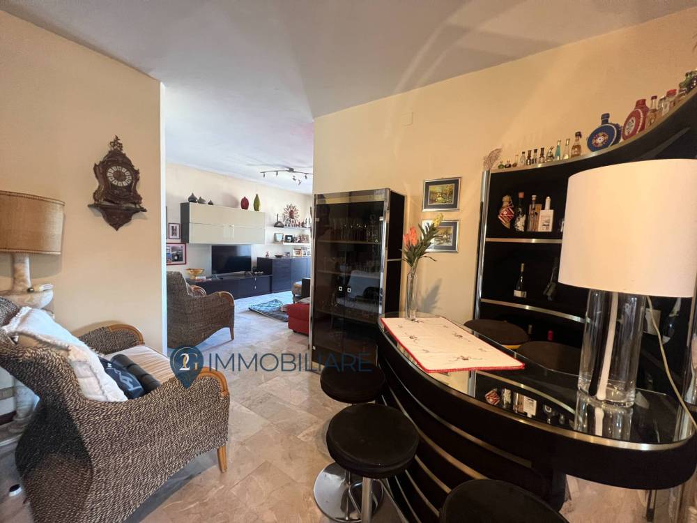 appartamento in vendita a Carrara in zona Marina di Carrara