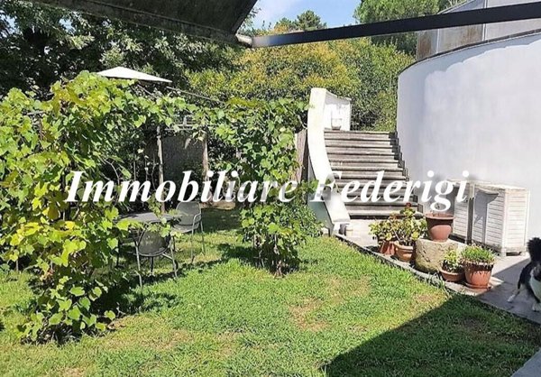 casa indipendente in vendita a Carrara in zona Fossone