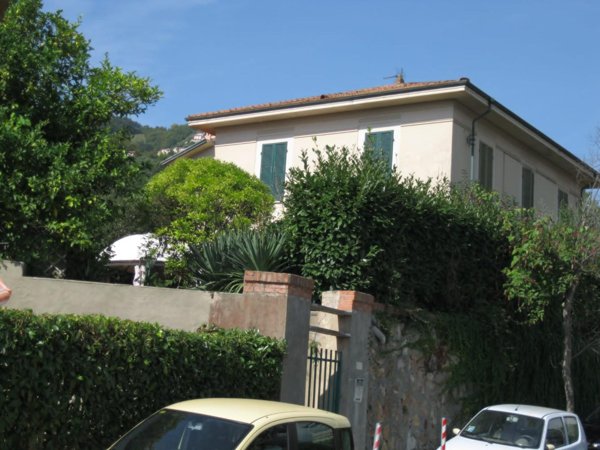 casa indipendente in vendita a Carrara in zona Fossola