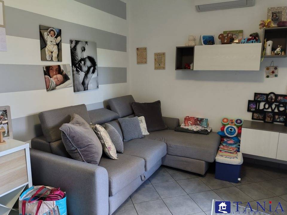 casa indipendente in vendita a Carrara in zona Avenza