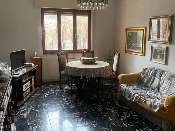 appartamento in vendita a Carrara in zona Stadio