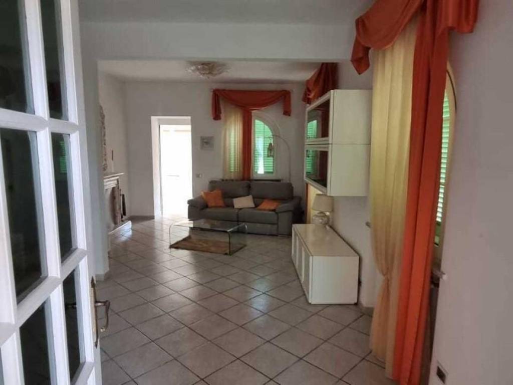 casa indipendente in vendita a Carrara in zona Codena