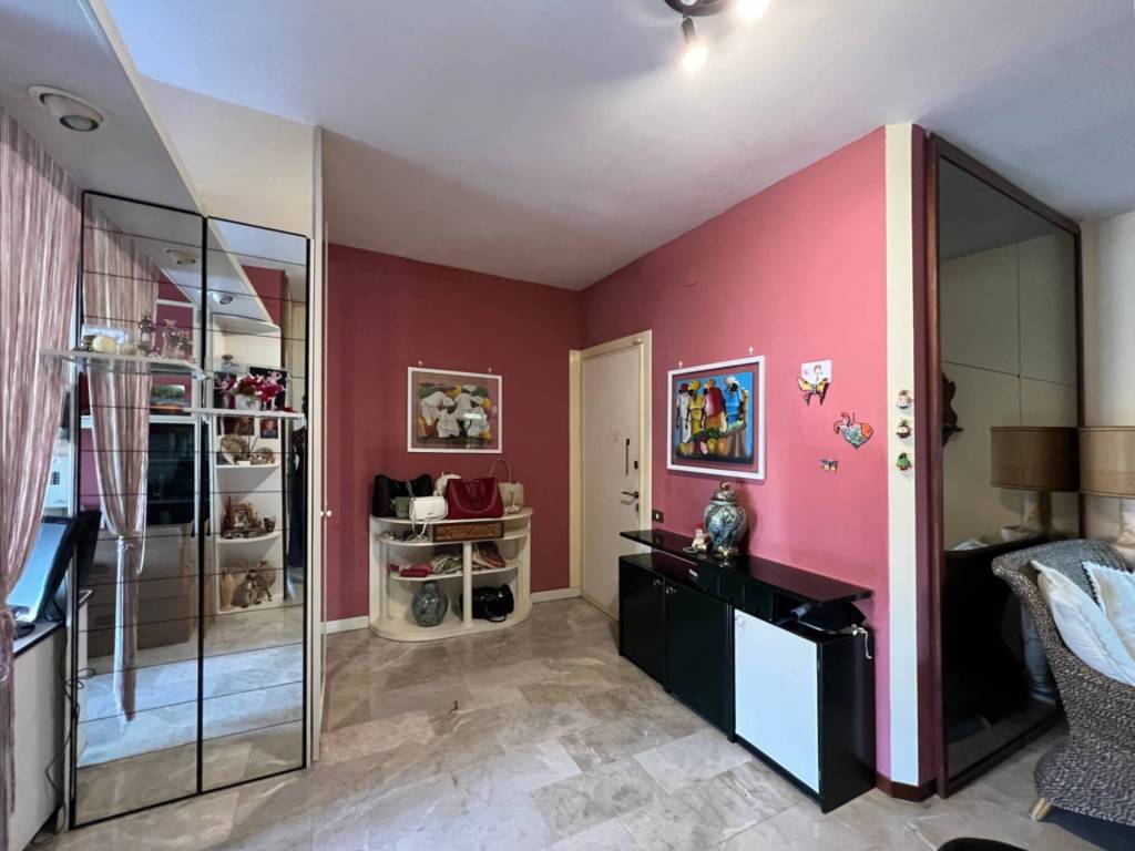 appartamento in vendita a Carrara in zona Marina di Carrara