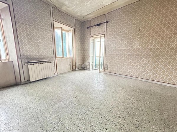 appartamento in vendita a Carrara in zona Avenza