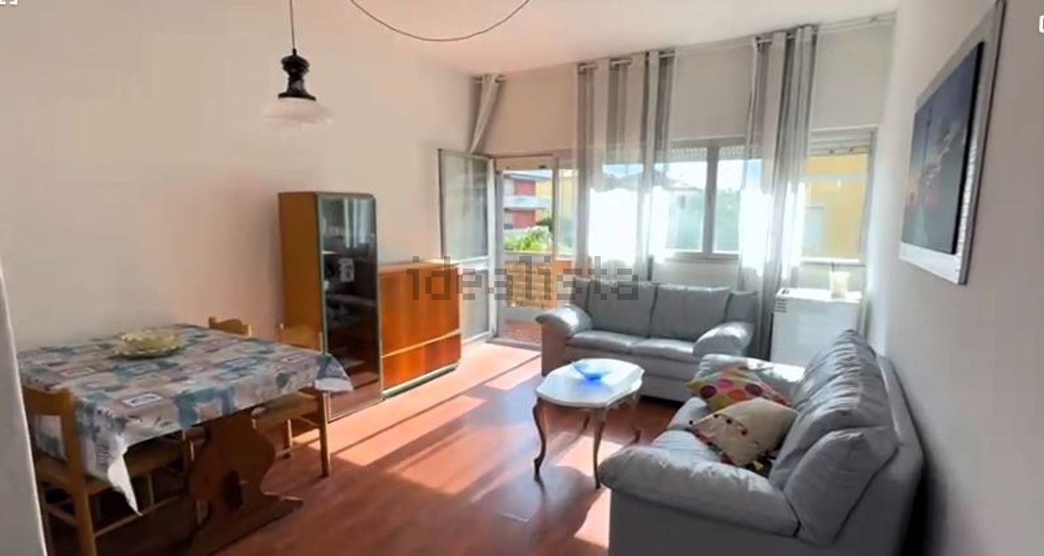 appartamento in vendita a Carrara in zona Marina di Carrara
