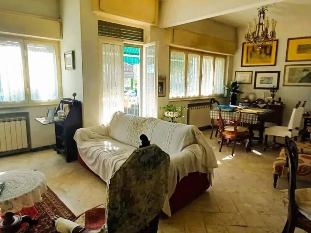 appartamento in vendita a Carrara in zona Marina di Carrara