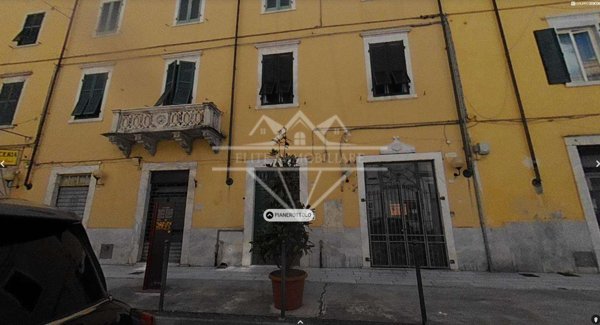 appartamento in vendita a Carrara in zona Centro Città