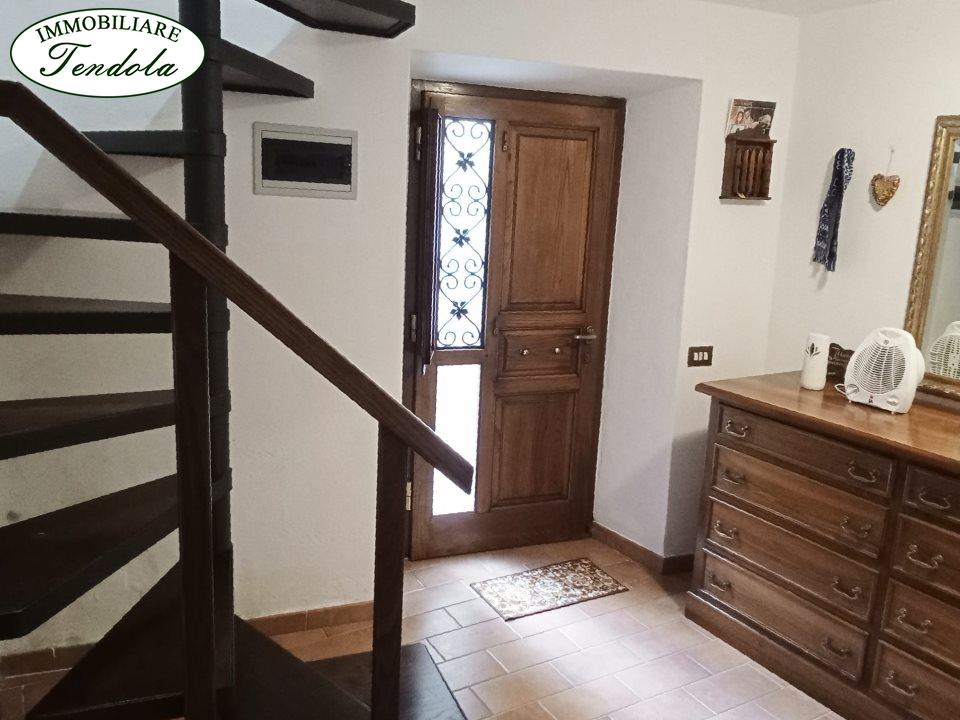 casa indipendente in vendita a Carrara in zona Fontia