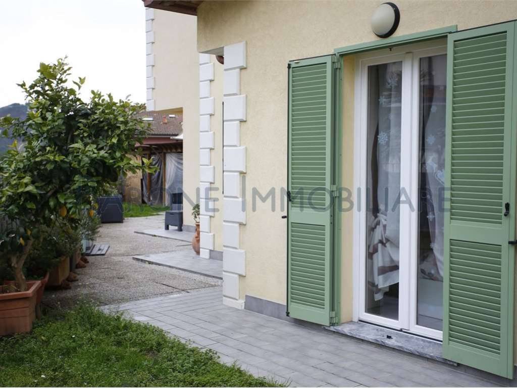 appartamento in vendita a Carrara in zona Bonascola