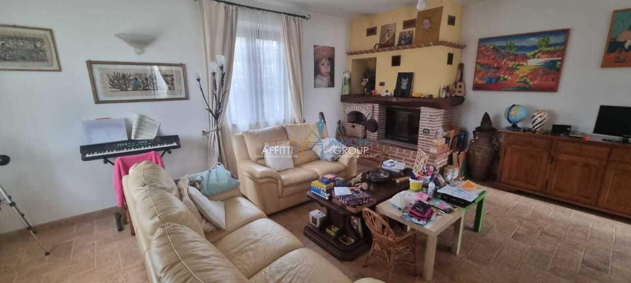 casa indipendente in vendita a Carrara in zona Marina di Carrara