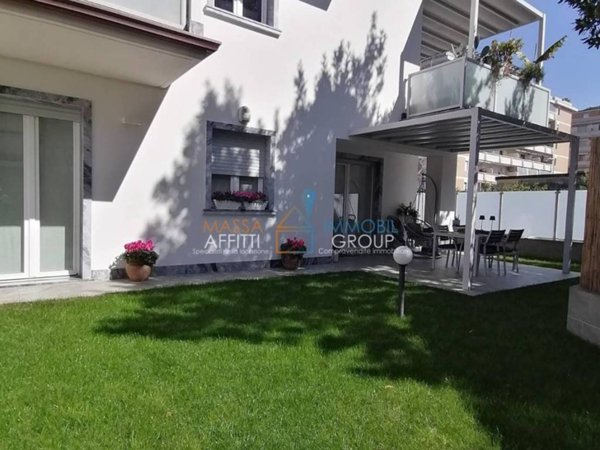 casa indipendente in vendita a Carrara in zona Avenza
