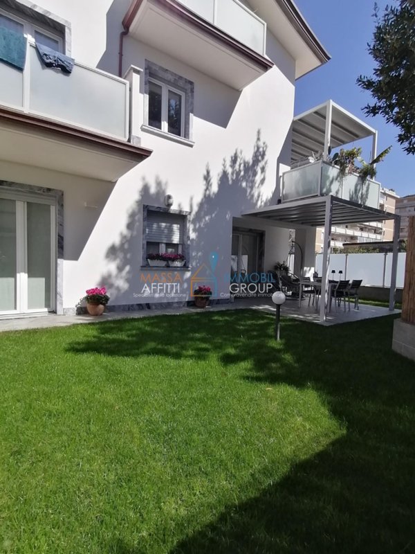 casa indipendente in vendita a Carrara in zona Marina di Carrara