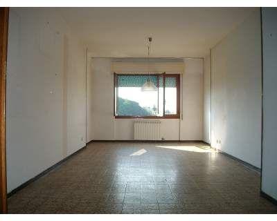 appartamento in vendita a Carrara in zona Marina di Carrara