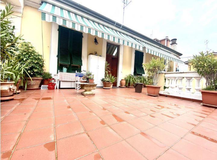 appartamento in vendita a Carrara in zona Avenza