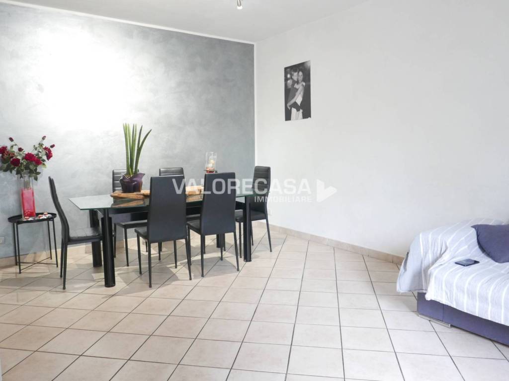 appartamento in vendita a Carrara in zona Avenza