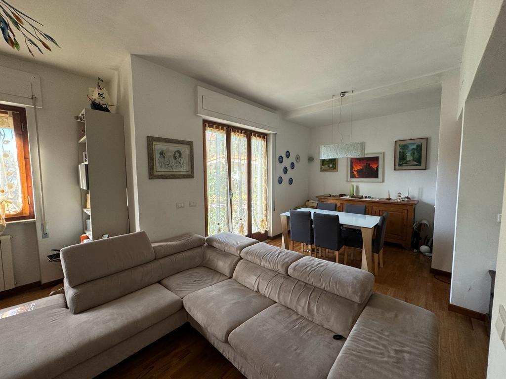 casa indipendente in vendita a Carrara in zona Marina di Carrara