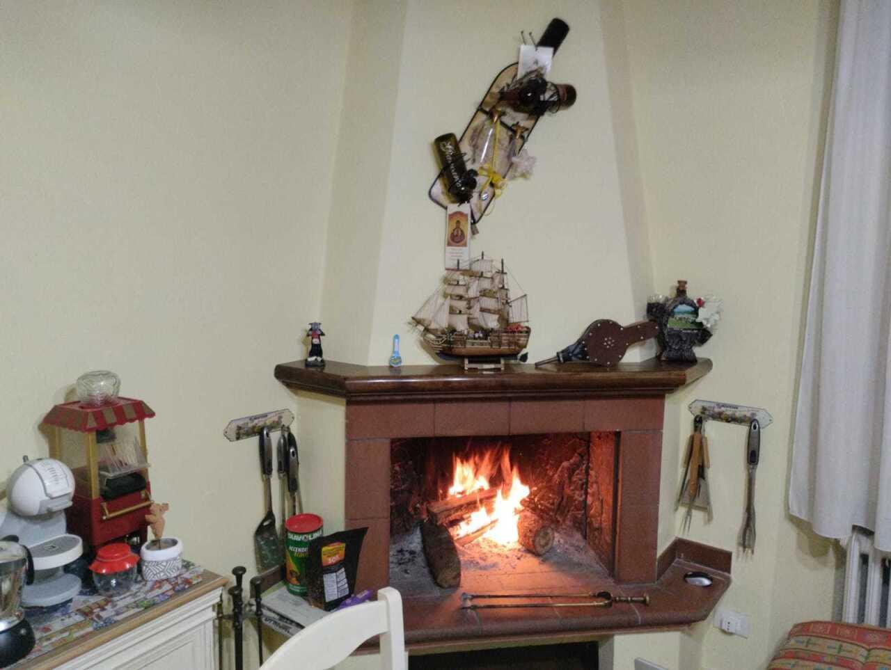 appartamento in vendita a Carrara in zona Fossone