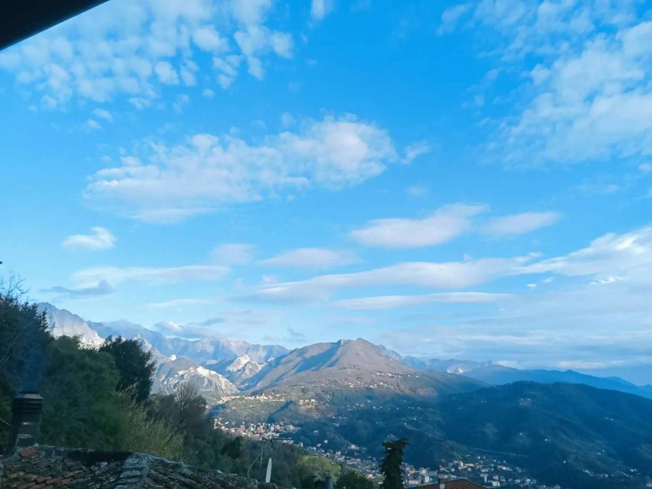 casa indipendente in vendita a Carrara in zona Fossone