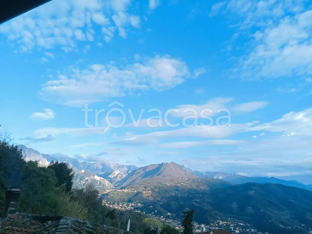 casa indipendente in vendita a Carrara