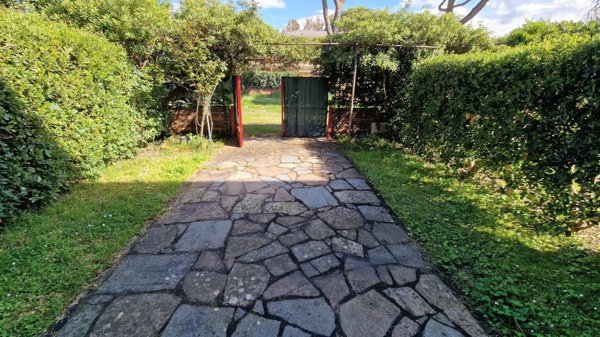 appartamento in vendita a Carrara in zona Marina di Carrara