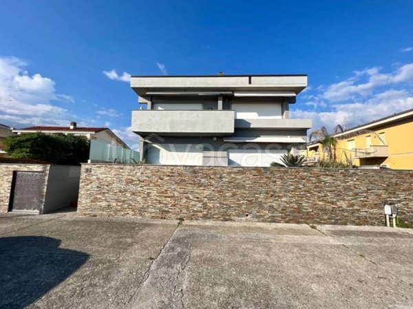 appartamento in vendita a Carrara in zona Marina di Carrara