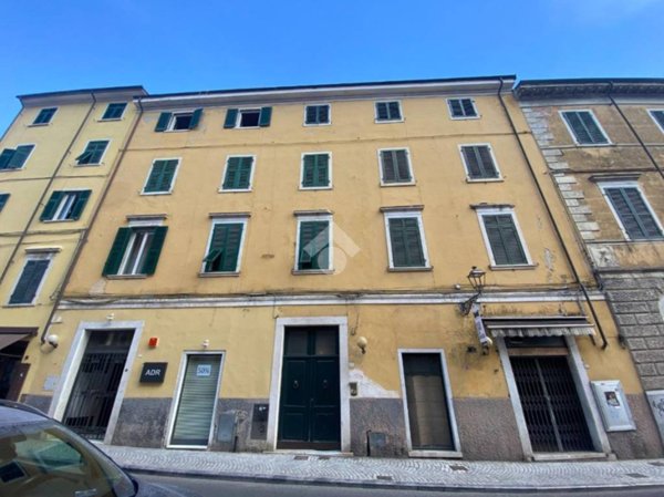 appartamento in vendita a Carrara in zona Centro Città