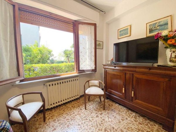 appartamento in vendita a Carrara in zona Marina di Carrara