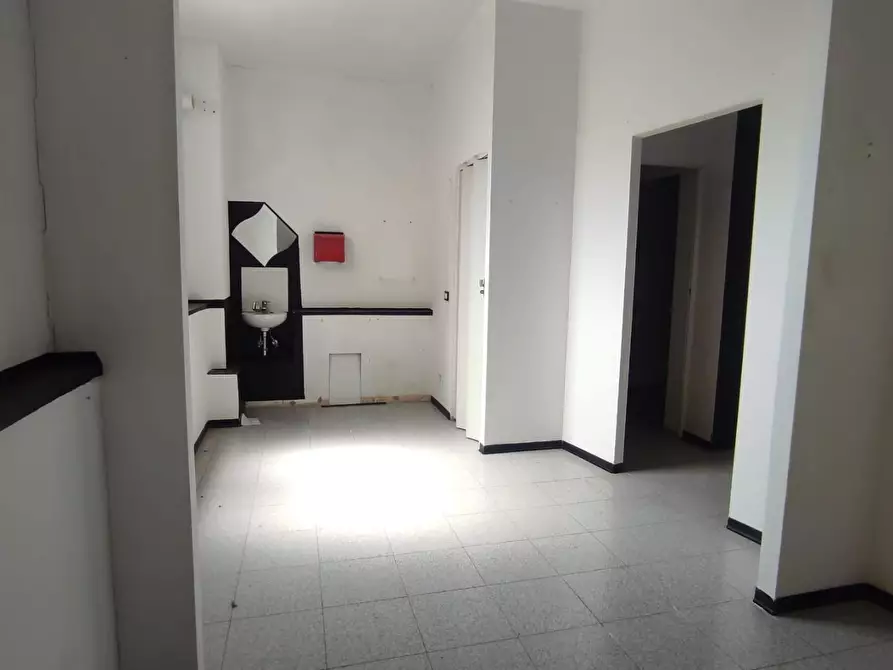 locale commerciale in vendita a Carrara